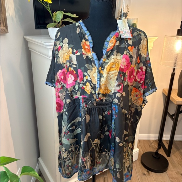 Johnny Was Tops - Johnny Was NWT
GRACEFUL GALAVANT BLOUSE, XXL